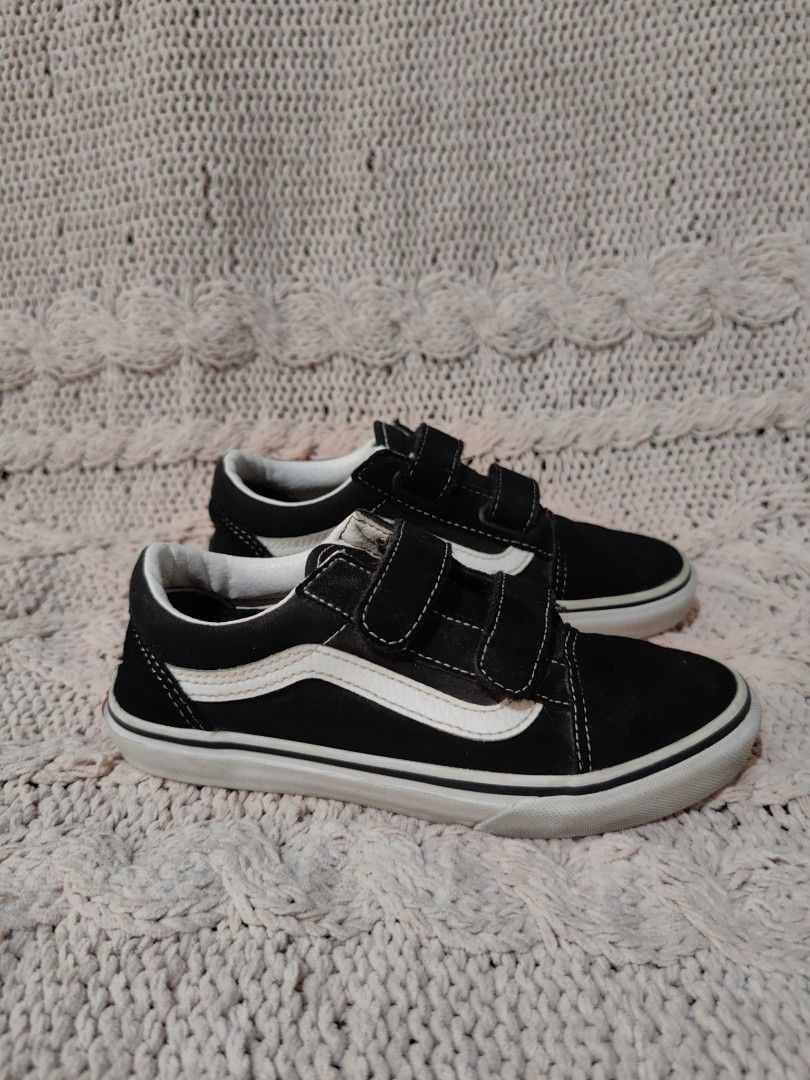 Vans Old Skool for Kids (Category: Babies & Kids Fashion) located in Tuguegarao City. Submitted by ekko_bag2 (Listing ID 1468946182, Image 1). Description: In Excellent condition Dimension L x W - check the last pic Mode of payment - Gcash Payment first, No COD Shipping thru JNT (next day shipping) ***Please manage your expectations as this is a thrifted authentic collectors item*** ***Color may vary due to lighting*** ***Shipping fee not include