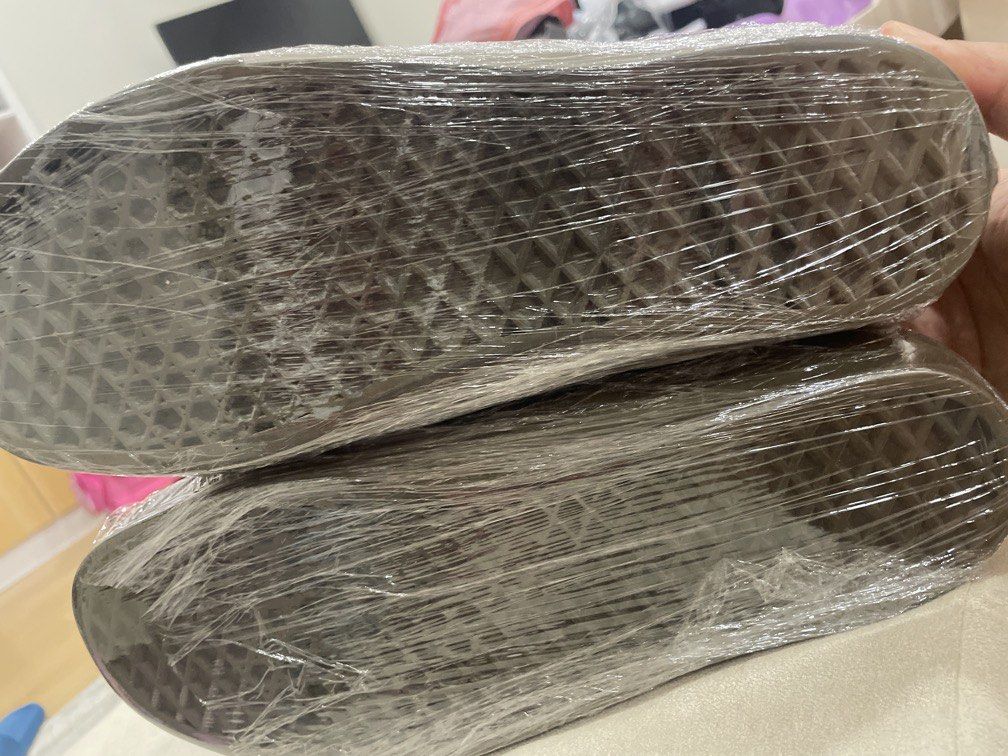 Vans Slip ons (Category: Sneakers) located in Manila. Submitted by bedlambuzz (Listing ID 1469055649, Image 2). Description: Wysiwg No box Plastic wrapped for storage Worn as described Clean soles as I keep my shoes clean.