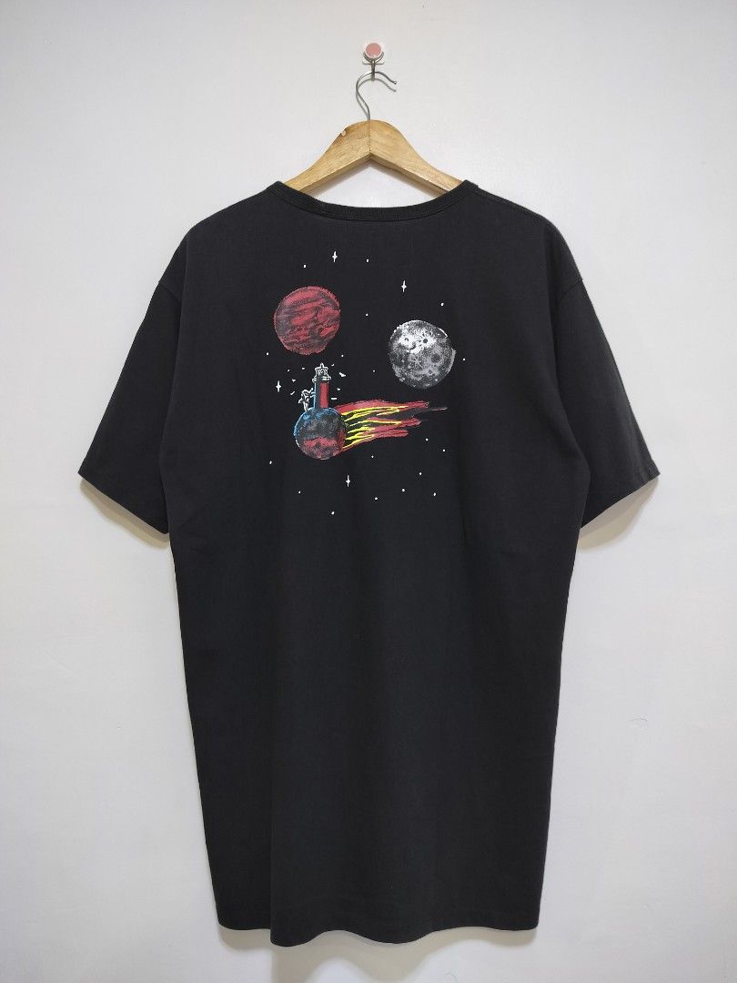 Vans x Zion Wright Off The Wall T-Shirt (Category: Tshirts & Polo Shirts ) located in Taguig. Submitted by thriftybounce (Listing ID 1468998628, Image 2). Description: Fit : L-XL Width : 22 Length : 30 Color Rate : 9.5/10 Issue : None.