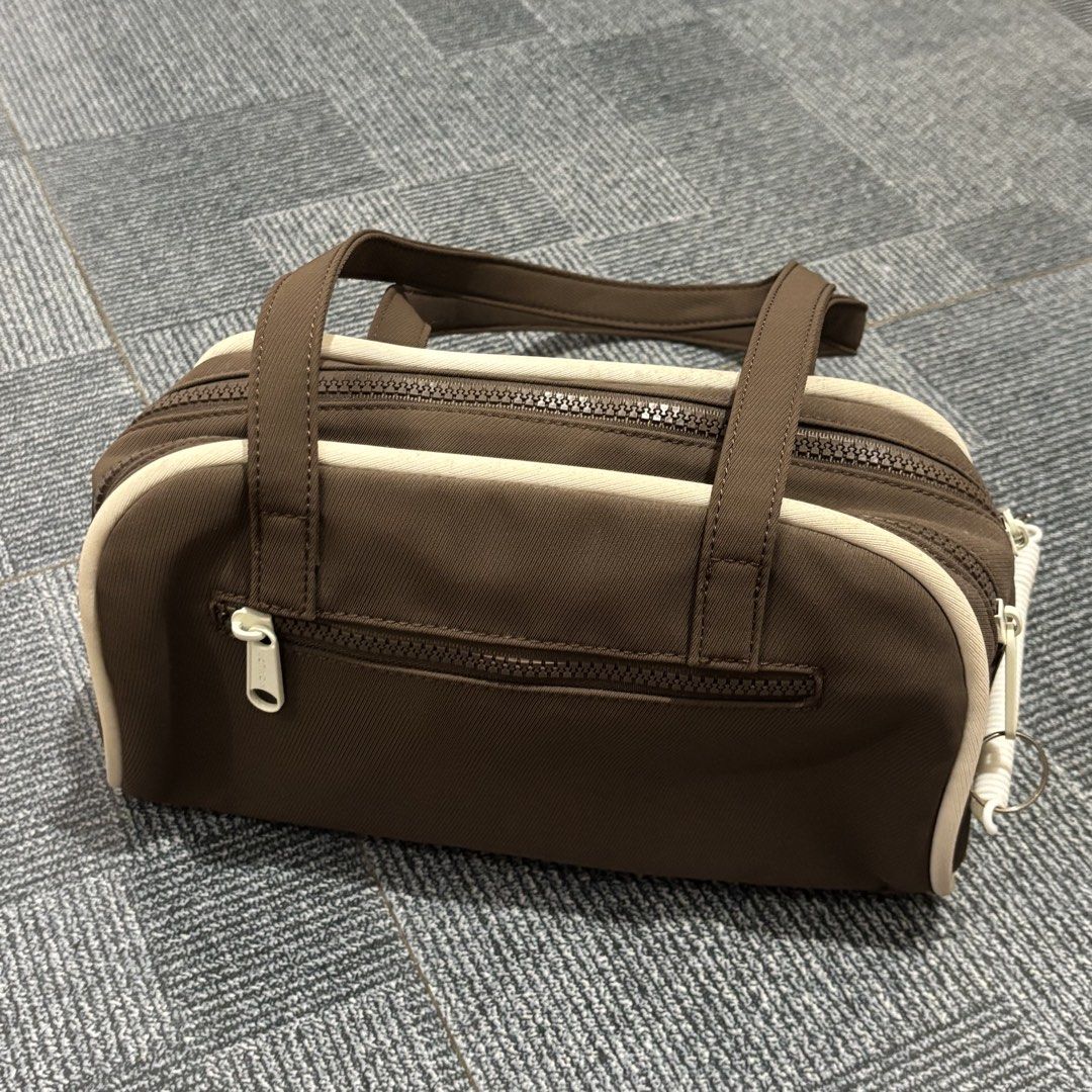 VANWALK V2629 (Category: Shoulder Bags) located in Tagaytay City. Submitted by jvlbx (Listing ID 1469103917, Image 2). Description: VANWALK V2629 1500 - lightly used rfs: decluttering mop: gcash/maribank/bank transfer mod: lalamove/lbc PAYMENT FIRST .