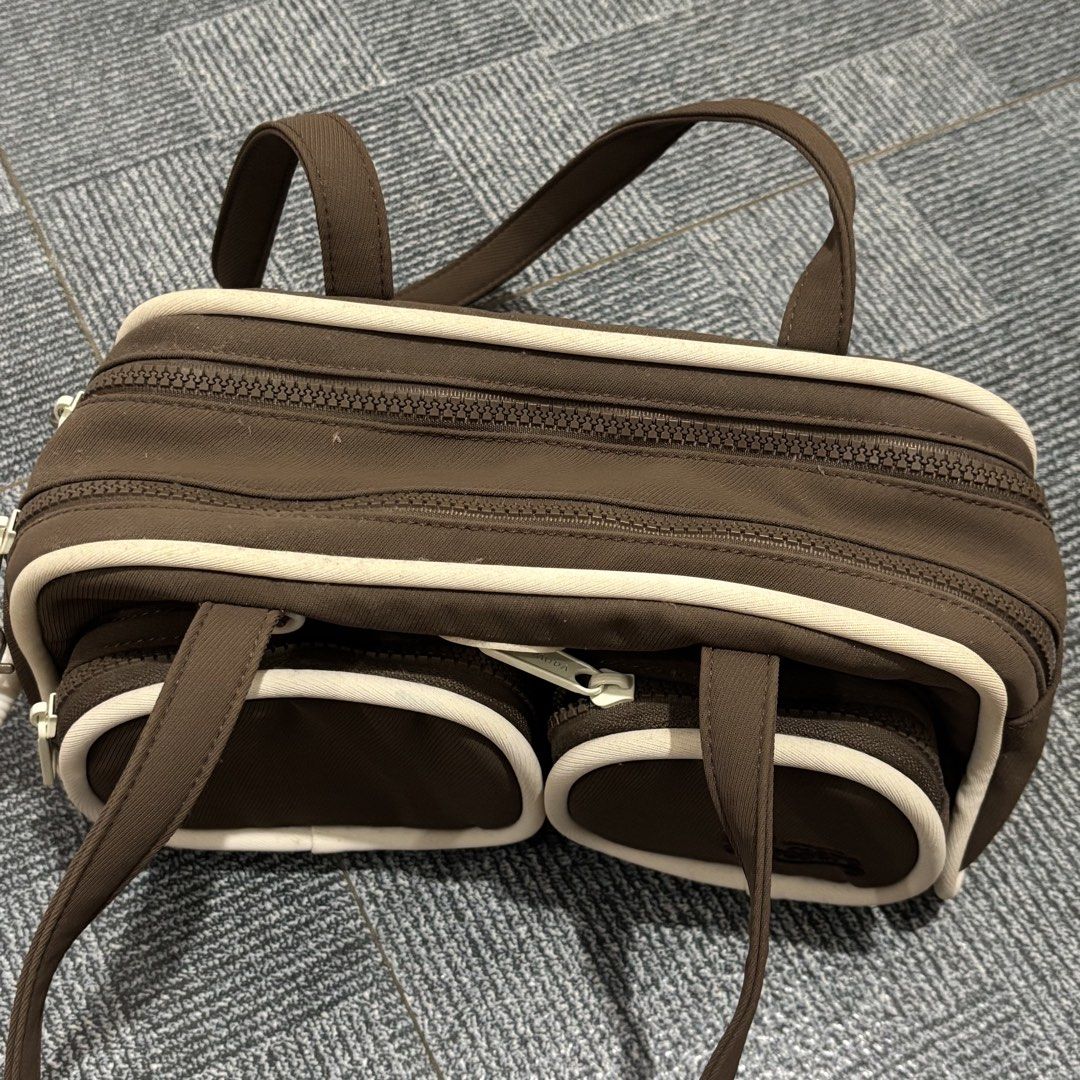 VANWALK V2629 (Category: Shoulder Bags) located in Tagaytay City. Submitted by jvlbx (Listing ID 1469103917, Image 3). Description: VANWALK V2629 1500 - lightly used rfs: decluttering mop: gcash/maribank/bank transfer mod: lalamove/lbc PAYMENT FIRST .