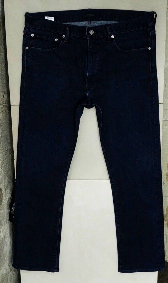 Varick Slim Straight Jeans (Category: Jeans) located in Valenzuela. Submitted by AnahThrift (Listing ID 1469059738, Image 3). Description: New Arrival ❗❗❗ 👉Very Good condition 👍 👉 MOP:: Palawan/Cebuana/Gcash 👉 Courier:: Lalamove/MCFA/LBC/J&T 👉 Location:: Karuhatan, Valenzuela City 👉Salamat po ᥬ😊᭄🙏❣️.