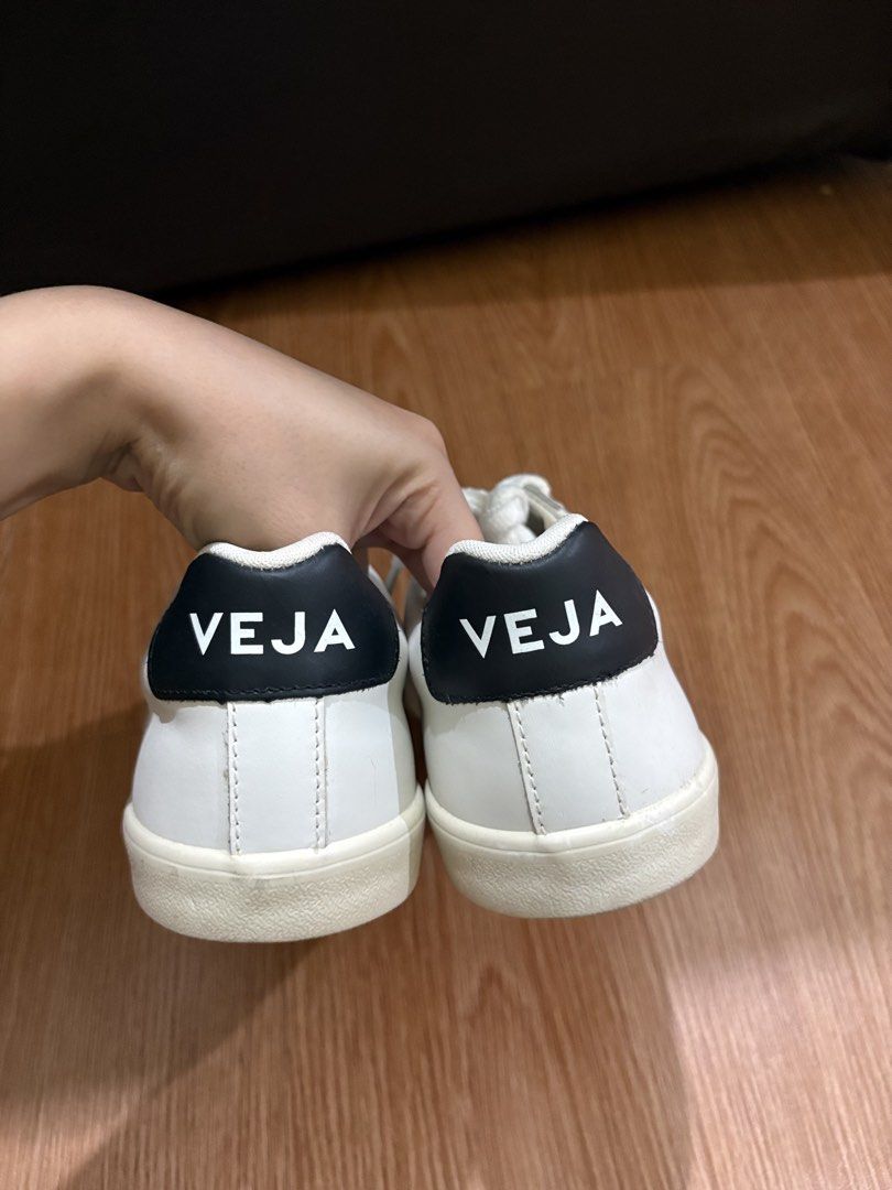 Veja Esplar White Black Leather Sneakers (Category: Casual Shoes) located in Manila. Submitted by prelovedby_yna (Listing ID 1469099214, Image 2). Description: - Veja Esplar Low-Top - White leather with black logo and heel tab - Standard fit - Condition: Clean uppers with minor sole wear from normal use - No box - Check photo listing for size - Nego.