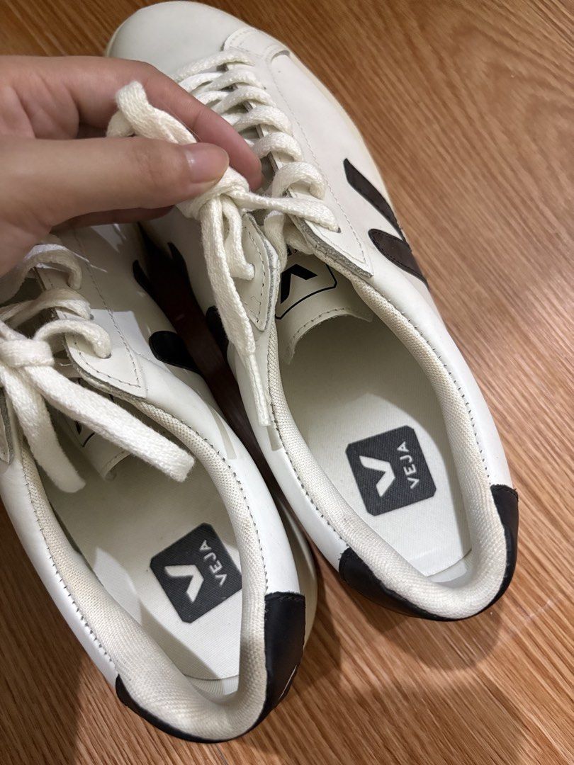 Veja Esplar White Black Leather Sneakers (Category: Casual Shoes) located in Manila. Submitted by prelovedby_yna (Listing ID 1469099214, Image 3). Description: - Veja Esplar Low-Top - White leather with black logo and heel tab - Standard fit - Condition: Clean uppers with minor sole wear from normal use - No box - Check photo listing for size - Nego.