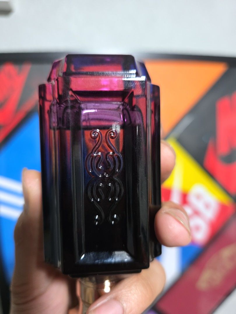 Velixir Paladin (Category: Fragrance & Deodorants) located in Singapore. Submitted by ristings (Listing ID 1469098317, Image 2). Description: Velixir Paladin 100ml Dupe Valentino Born In Roma Intense tried like 10 sprays off, didnt like the scent profile. comes with box.