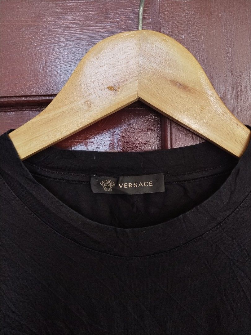 Versace (Category: Announcements) located in Caloocan City. Submitted by lux.05 (Listing ID 1468959149, Image 3). Description: Versacesssss Good as new No issue 10/10 color rate Small to med men's Medium women's Authentic DM.