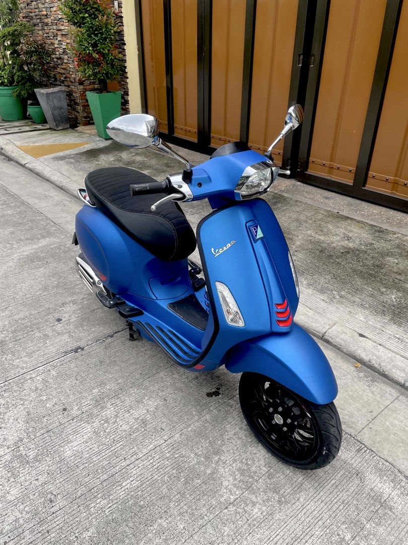 Vespa Sprint Matte Blue Scooter (Category: Motorbikes for Sale) located in Manila. Submitted by wockesha (Listing ID 1469052618, Image 2). Description: Vespa Sprint 150 Matte Blue (Rare Colorway) Complete Papers Registered 2020 Model 2k plus Odo Fresh Unit ₱175,000.
