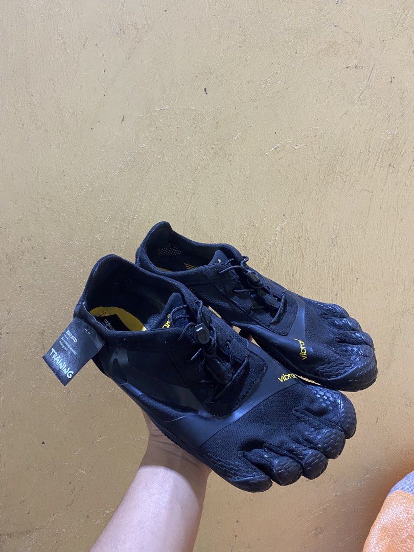 Vibram FiveFingers KSO EVO Training Shoes Black (Category: Sneakers) located in Cagayan de Oro. Submitted by jibsthrift (Listing ID 1468941519, Image 1). Description: - Brand new with original tags attached - Model: Vibram FiveFingers KSO EVO (Black) - Minimalist training shoes with individual toe slots for natural movement - Flexible 3mm XS Trek compound rubber outsoles for reliable grip - Comfortable 2mm EVA and Drylex sockliner - Lightweight p