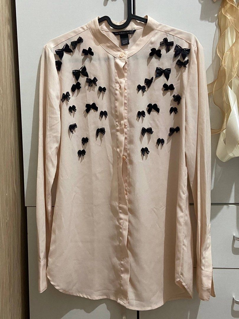 Victoria's Secret scattered mini bow button-front blouse (Category: Longsleeves) located in Manila. Submitted by sherinaaaax (Listing ID 1468942034, Image 1). Description: .