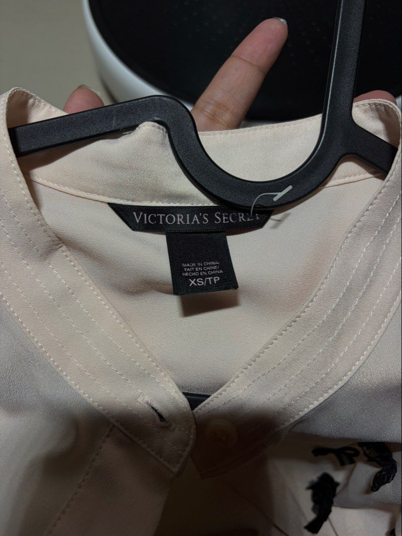 Victoria's Secret scattered mini bow button-front blouse (Category: Longsleeves) located in Manila. Submitted by sherinaaaax (Listing ID 1468942034, Image 2). Description: .