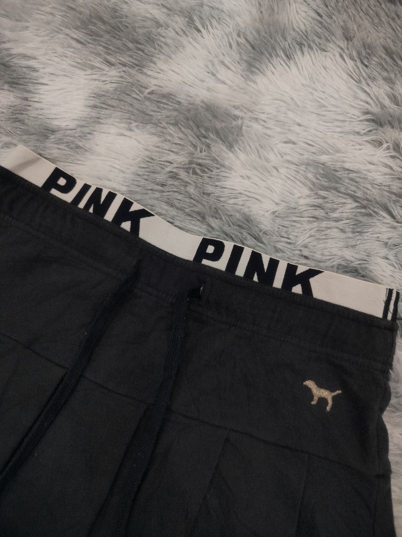 Victoria's Secret Skirt (Category: Skirts) located in Midsayap. Submitted by rogeandrei29987 (Listing ID 1469112646, Image 2). Description: 📌Victoria's Secret Skirt •28-31 waist •9/10 cr •Light Fade sa side •Vgood Condi MOP: Gcash Courier✈️: J&T Unli vouch/Vc with item Loc: Kabacan, North Cotabato❤️ .
