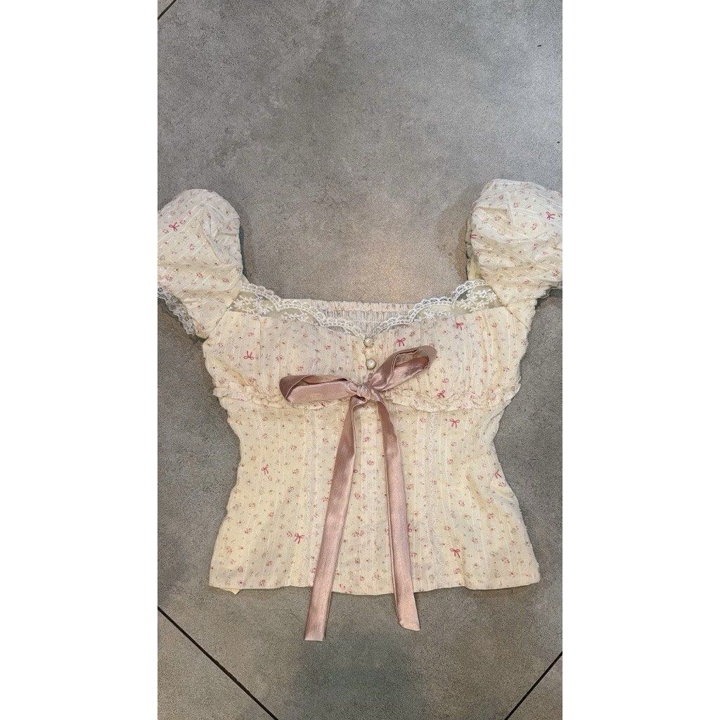 Vietnam Coquette Top (Category: Blouses) located in Manila. Submitted by jqmdyb (Listing ID 1468994462, Image 3). Description: 🚨 RUSH SALE – ₱599 🚨 Floral Lace Puff Sleeve Coquette Top ✨ Never been used ✨ No issues ✨ bought from Vietnam ✨ Small size ✨ Negotiable RFS: Wrong size 📍Bagumbayan Taguig.