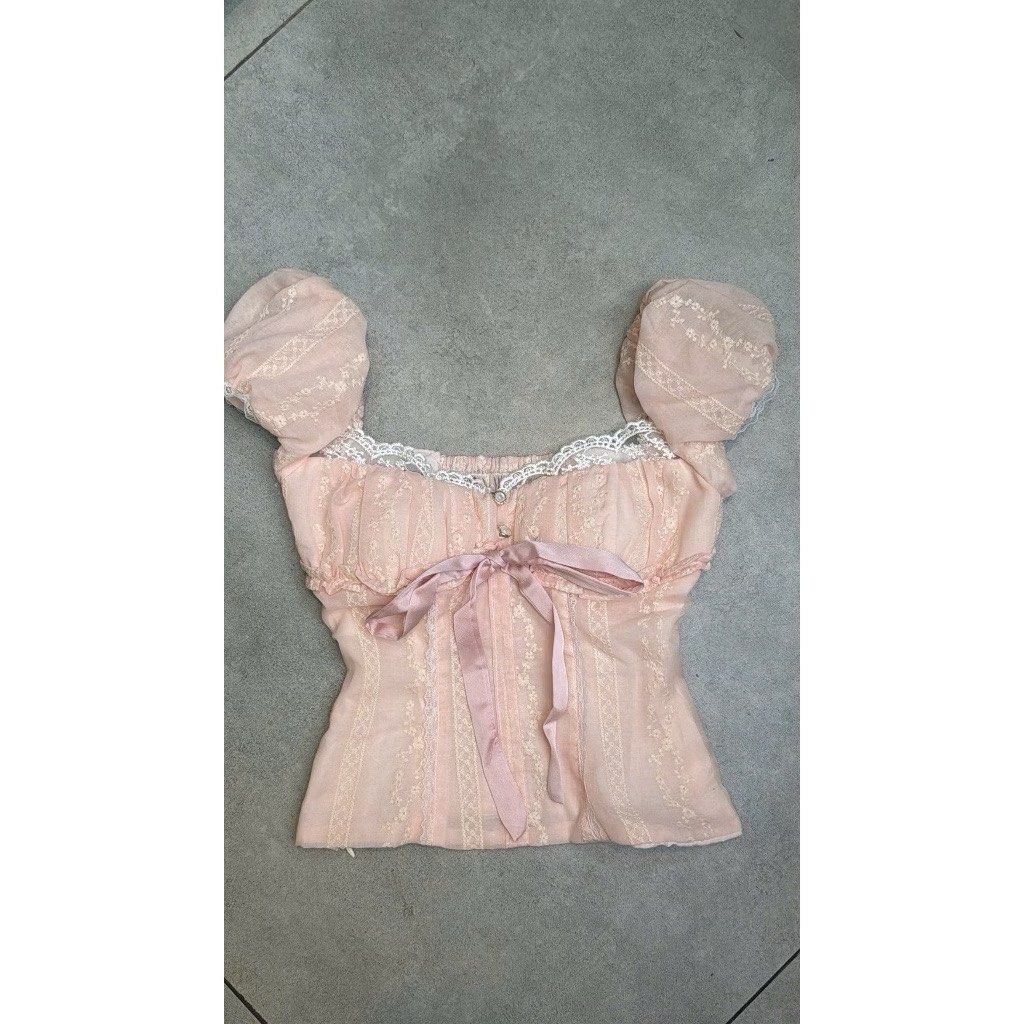 Vietnam Pink Top (Category: Blouses) located in Manila. Submitted by jqmdyb (Listing ID 1468995663, Image 1). Description: 🚨 RUSH SALE – ₱599 🚨 Light Pink Floral Lace Puff Sleeve Coquette Top ✨ Never been used ✨ No issues ✨ bought from Vietnam ✨ Small size ✨ Negotiable RFS: Wrong size 📍Bagumbayan Taguig.