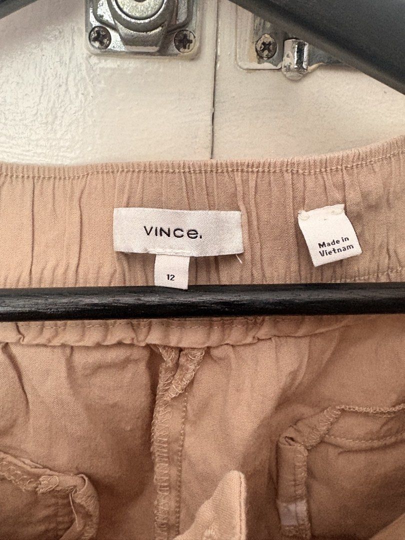 Vince Straight Leg Cargo Pants (Category: Other Bottoms) located in Quezon City. Submitted by gringottsss (Listing ID 1468948176, Image 2). Description: Waist US 12/42 cm unstretched Length: 95 cm.