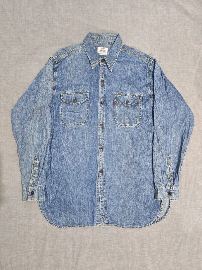 Vintage 90s Levis LS work shirt (Category: Tshirts & Polo Shirts ) located in Baguio. Submitted by used_clothing2600 (Listing ID 1469091196, Image 1). Description: Vintage 90s Levis LS work shirt size large verygood condition width 23 length 32 shoulders 19 sleeve length 25.5 P 1,000.
