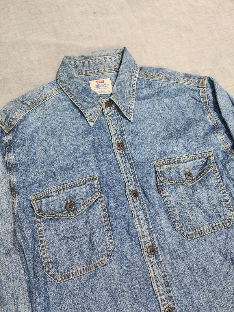 Vintage 90s Levis LS work shirt (Category: Tshirts & Polo Shirts ) located in Baguio. Submitted by used_clothing2600 (Listing ID 1469091196, Image 3). Description: Vintage 90s Levis LS work shirt size large verygood condition width 23 length 32 shoulders 19 sleeve length 25.5 P 1,000.