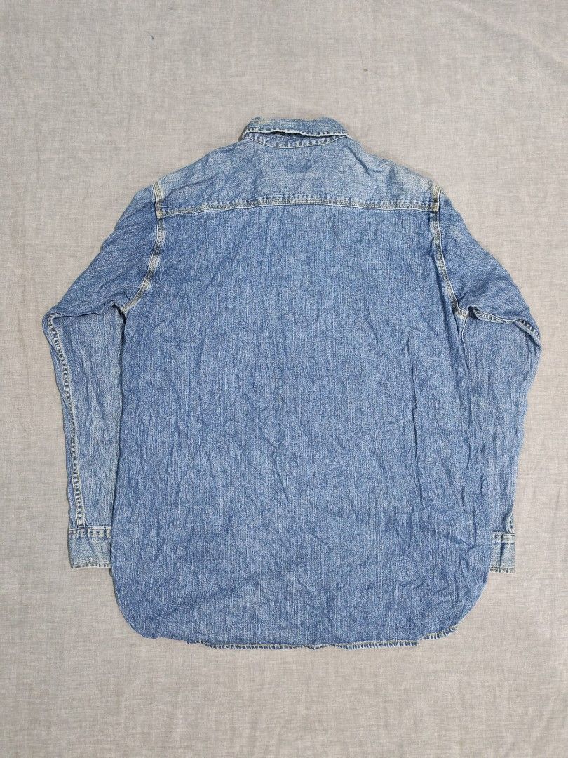 Vintage 90s Levis LS work shirt (Category: Tshirts & Polo Shirts ) located in Baguio. Submitted by used_clothing2600 (Listing ID 1469091196, Image 2). Description: Vintage 90s Levis LS work shirt size large verygood condition width 23 length 32 shoulders 19 sleeve length 25.5 P 1,000.