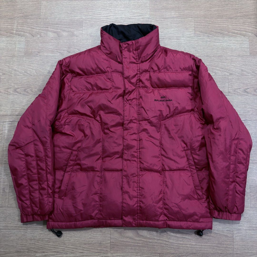 Vintage Balenciaga Puffer Jacket (Category: Luxury Apparel) located in Imus. Submitted by casterhitz (Listing ID 1468931568, Image 1). Description: Size 4 fits Large 24x28 Issue: missing hoodie Excellent condition .