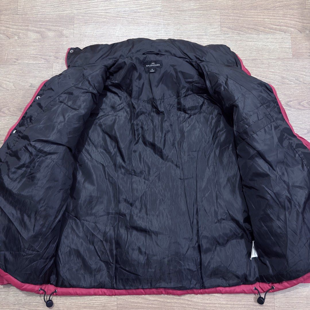 Vintage Balenciaga Puffer Jacket (Category: Luxury Apparel) located in Imus. Submitted by casterhitz (Listing ID 1468931568, Image 3). Description: Size 4 fits Large 24x28 Issue: missing hoodie Excellent condition .