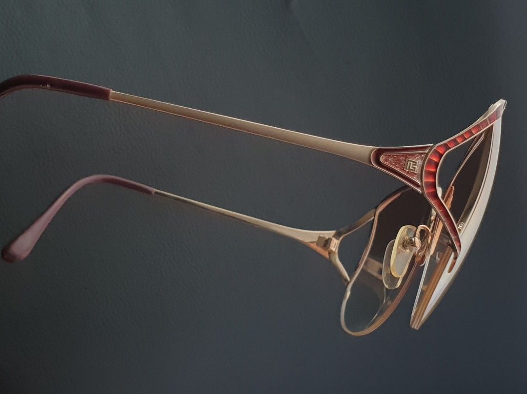 Vintage Balmain Paris Sunglasses (Category: Sunglasses & Eyewear) located in Quezon City. Submitted by WasalakTwo (Listing ID 1468974230, Image 3). Description: Bought in Japan Authentic Goodcondition Clean and presentable Open for delivery nationwide.