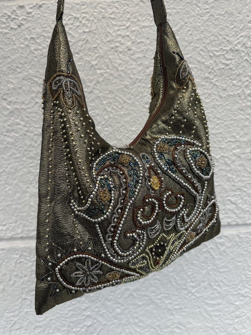 VINTAGE Y2K BEADED RETRO HOBO BAG (Category: Shoulder Bags) located in Cainta. Submitted by prebyihellop (Listing ID 1468939488, Image 3). Description: Aldo brand but missing tag inside Good condition Ready to use Issue— few missing beads not noticeable What you see is what you get.