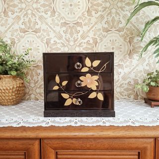 (Category: ) located in . Submitted by millennialmeetsvintage (Listing ID 1468951854, Image 1). Description: .
