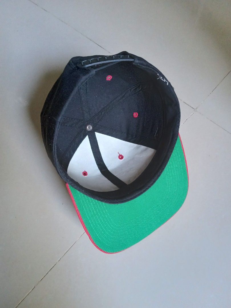 Vintage bulls 3peat hat (Category: Activewear) located in Akbar. Submitted by bethlehema07352 (Listing ID 1468975027, Image 3). Description: .