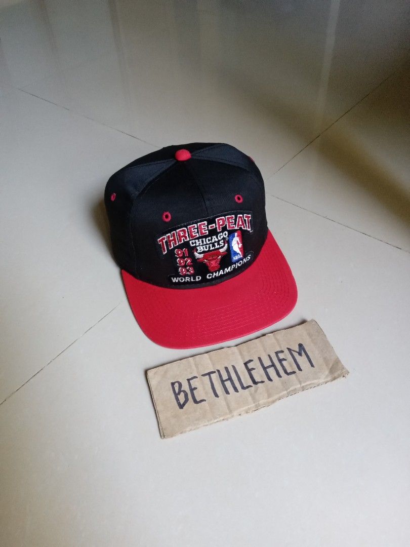 Vintage bulls 3peat hat (Category: Activewear) located in Akbar. Submitted by bethlehema07352 (Listing ID 1468975027, Image 1). Description: .
