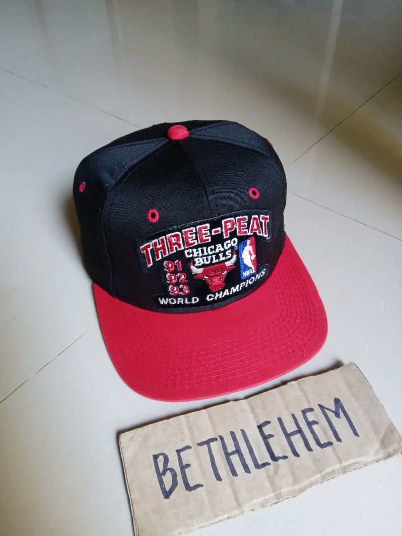 Vintage bulls 3peat hat (Category: Activewear) located in Akbar. Submitted by bethlehema07352 (Listing ID 1468975027, Image 2). Description: .