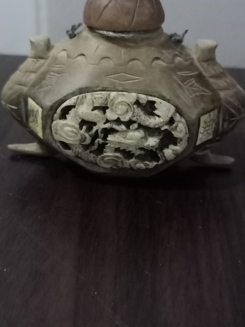 Vintage Chinese snuff bottle (Category: Vintage Collectibles) located in Las Pinas. Submitted by the_recycle_shop (Listing ID 1469103882, Image 2). Description: Vintage wood carved 3 inches tall x 4 inches.