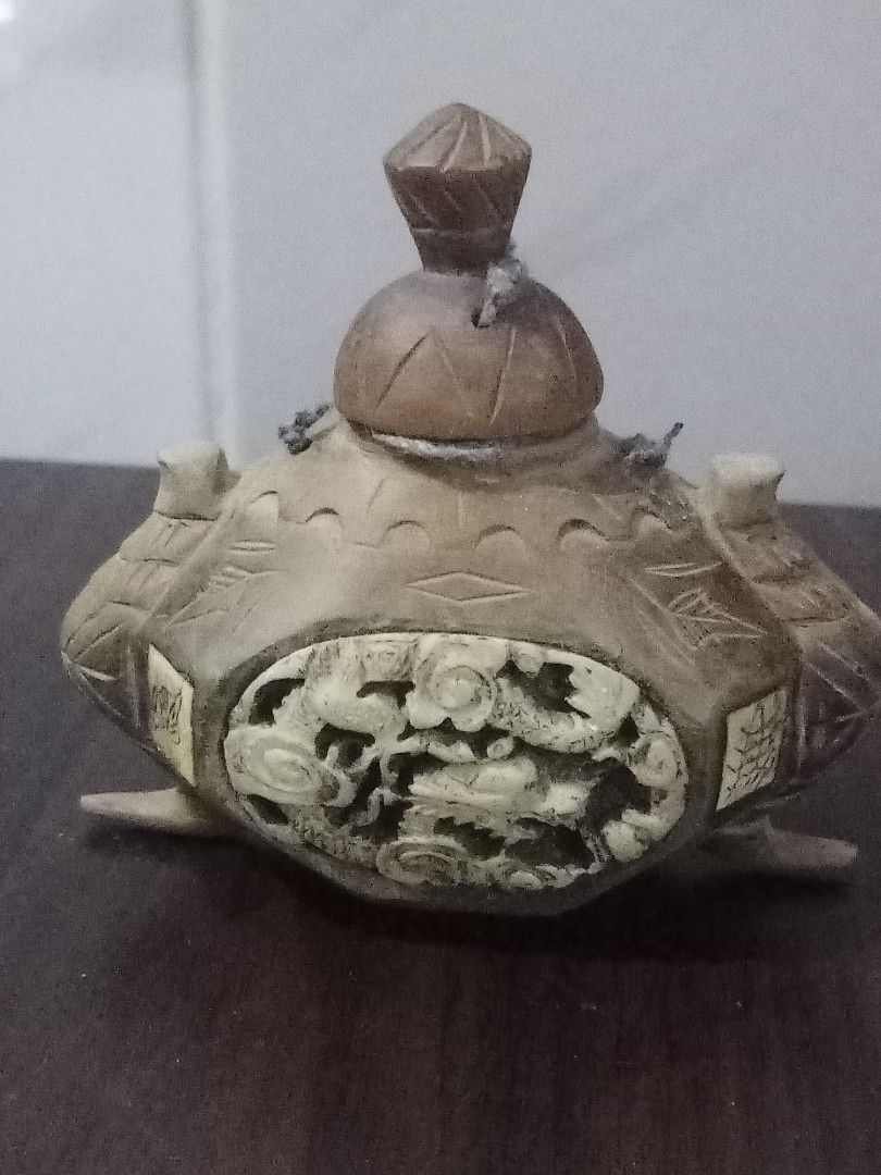 Vintage Chinese snuff bottle (Category: Vintage Collectibles) located in Las Pinas. Submitted by the_recycle_shop (Listing ID 1469103882, Image 1). Description: Vintage wood carved 3 inches tall x 4 inches.