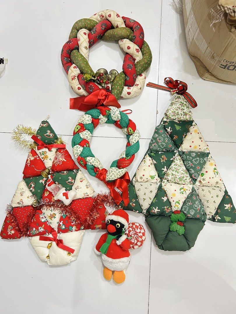 VINTAGE CHRISTMAS FABRIC DECOR BUNDLE (TAKE ALL) 🎄 (Category: Vintage Collectibles) located in Bustos. Submitted by gthings.collectibles (Listing ID 1469035539, Image 1). Description: 🎄 VINTAGE CHRISTMAS FABRIC DECOR BUNDLE (TAKE ALL) 🎄 ₱350 only !! Mag-ho-holiday decluttering muna tayo! Letting go of this super cute and nostalgic Christmas patchwork set. Perfect sa mga mahihilig sa classic, rustic, o vintage holiday aesthetics! ❤️✨ 📦 INCLUSI