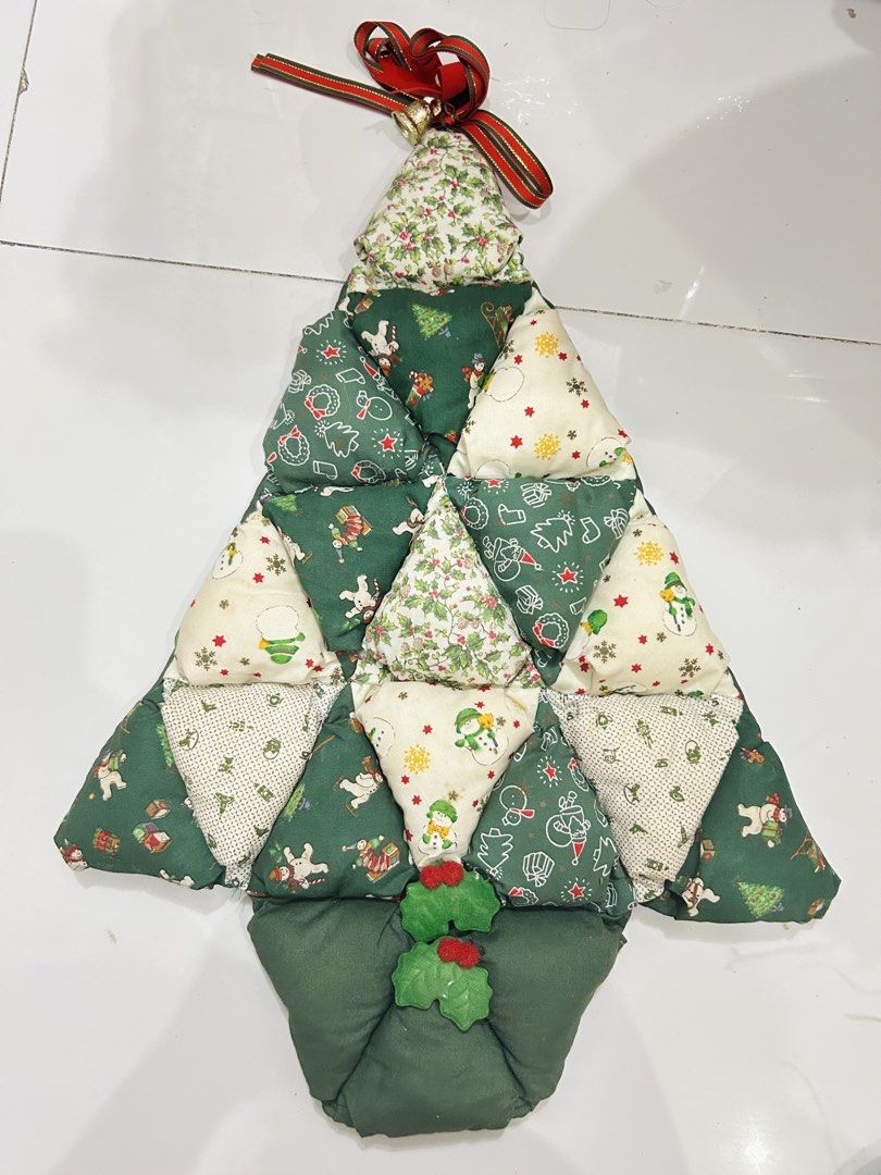 VINTAGE CHRISTMAS FABRIC DECOR BUNDLE (TAKE ALL) 🎄 (Category: Vintage Collectibles) located in Bustos. Submitted by gthings.collectibles (Listing ID 1469035539, Image 2). Description: 🎄 VINTAGE CHRISTMAS FABRIC DECOR BUNDLE (TAKE ALL) 🎄 ₱350 only !! Mag-ho-holiday decluttering muna tayo! Letting go of this super cute and nostalgic Christmas patchwork set. Perfect sa mga mahihilig sa classic, rustic, o vintage holiday aesthetics! ❤️✨ 📦 INCLUSI