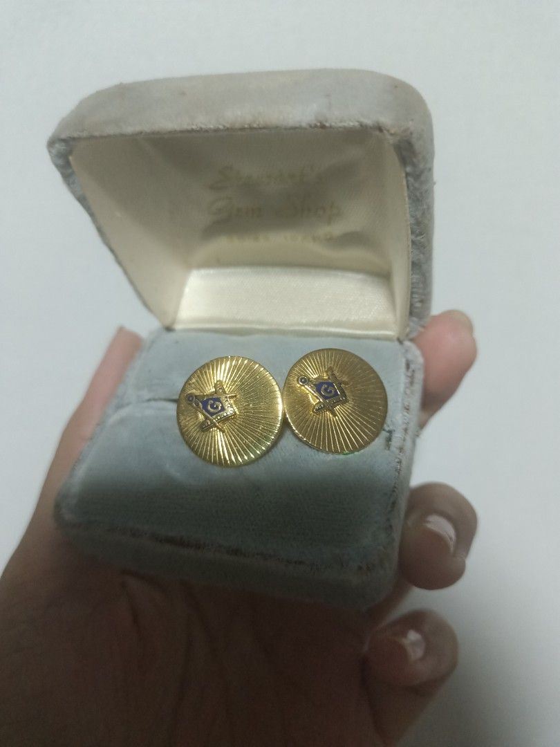 Vintage Cuff Links (Category: Jewelry) located in Bislig. Submitted by vanityarchives (Listing ID 1469024056, Image 2). Description: vintage cuff links preloved, not used anymore.