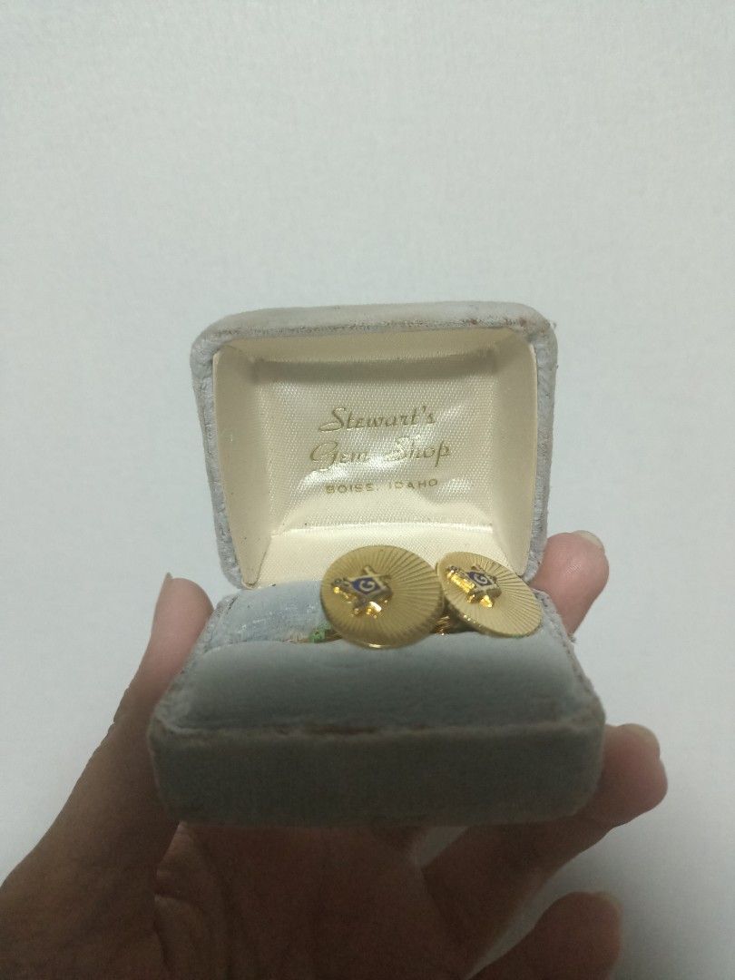 Vintage Cuff Links (Category: Jewelry) located in Bislig. Submitted by vanityarchives (Listing ID 1469024056, Image 1). Description: vintage cuff links preloved, not used anymore.
