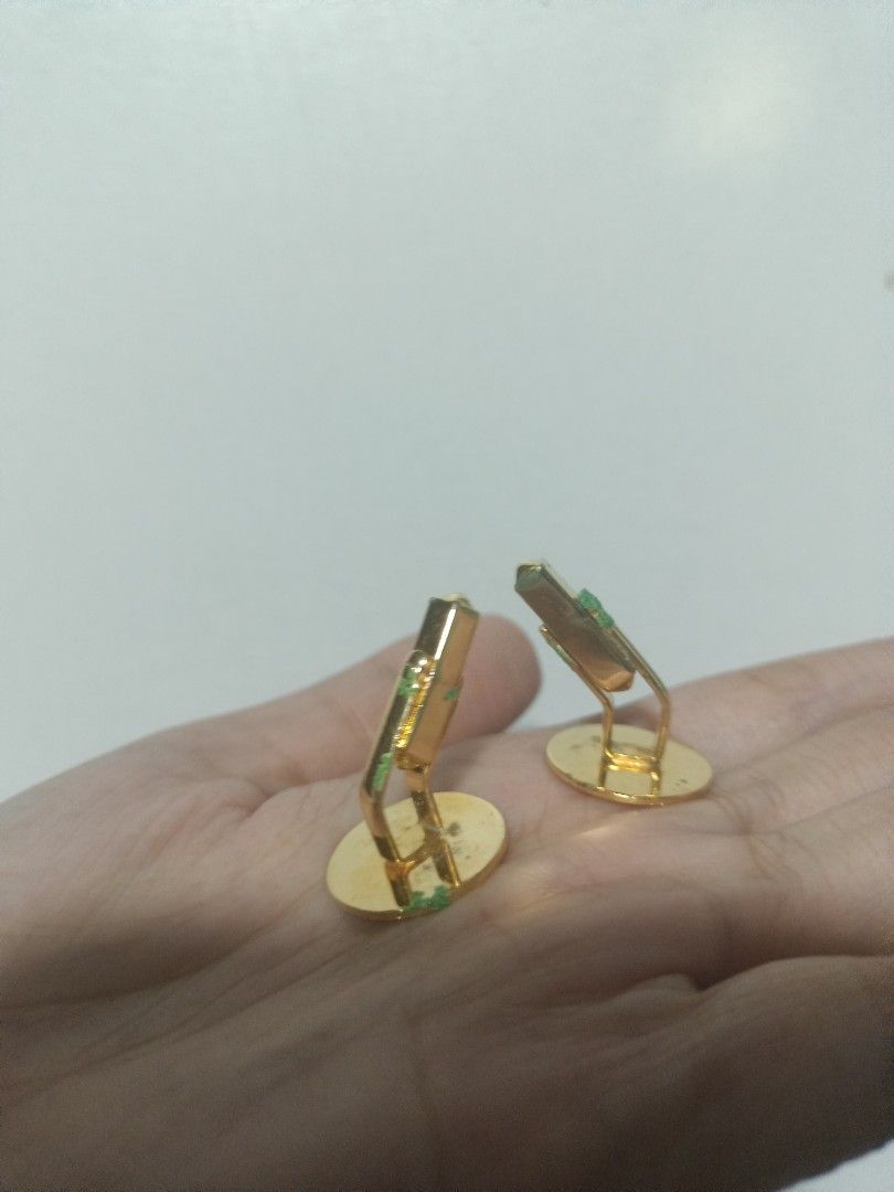 Vintage Cuff Links (Category: Jewelry) located in Bislig. Submitted by vanityarchives (Listing ID 1469024056, Image 3). Description: vintage cuff links preloved, not used anymore.