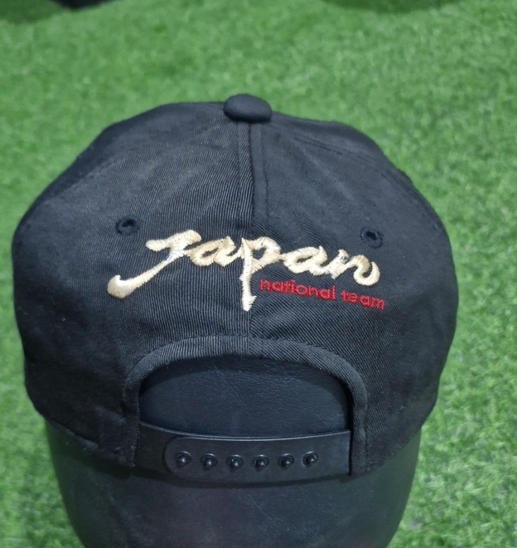 Vintage japan national team cap (Category: Caps & Hats) located in Pili. Submitted by the_g_thrift (Listing ID 1469087746, Image 2). Description: adult 1 size fit all 8.5up/10 color rate.