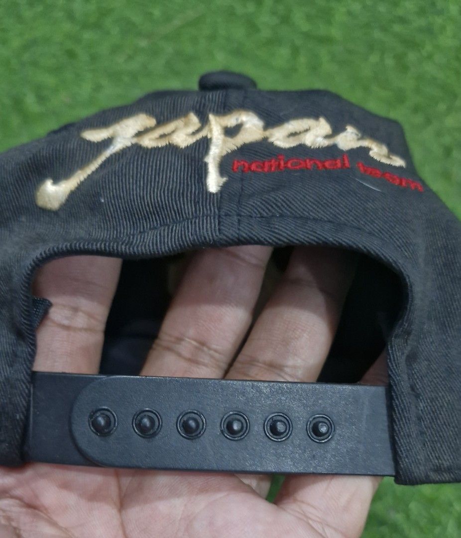 Vintage japan national team cap (Category: Caps & Hats) located in Pili. Submitted by the_g_thrift (Listing ID 1469087746, Image 3). Description: adult 1 size fit all 8.5up/10 color rate.