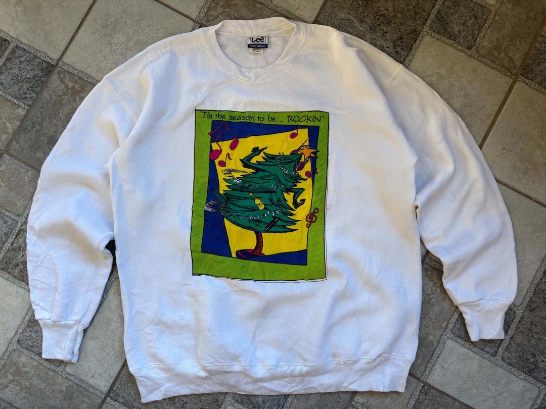Vintage Lee Crewneck (Category: Coats, Jackets and Outerwear) located in Manila. Submitted by nofits.garments (Listing ID 1469050303, Image 1). Description: Vintage Lee Crewneck XL Width 23 Length 28.5 As new No issue .