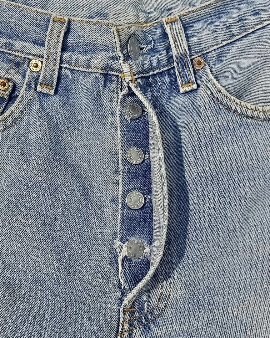 Vintage Levi’s 501 Denim Jeans (Category: Jeans) located in Mabalacat. Submitted by crushedgems (Listing ID 1468963032, Image 3). Description: id: Vintage Levi’s 501 Denim Jeans [ W: 30-32 | L: 42.5 | Hem: 7.5 ] Condition: Aged, with minimal knee bust. Php 2,799 + Shipping Fee DM to purchase..