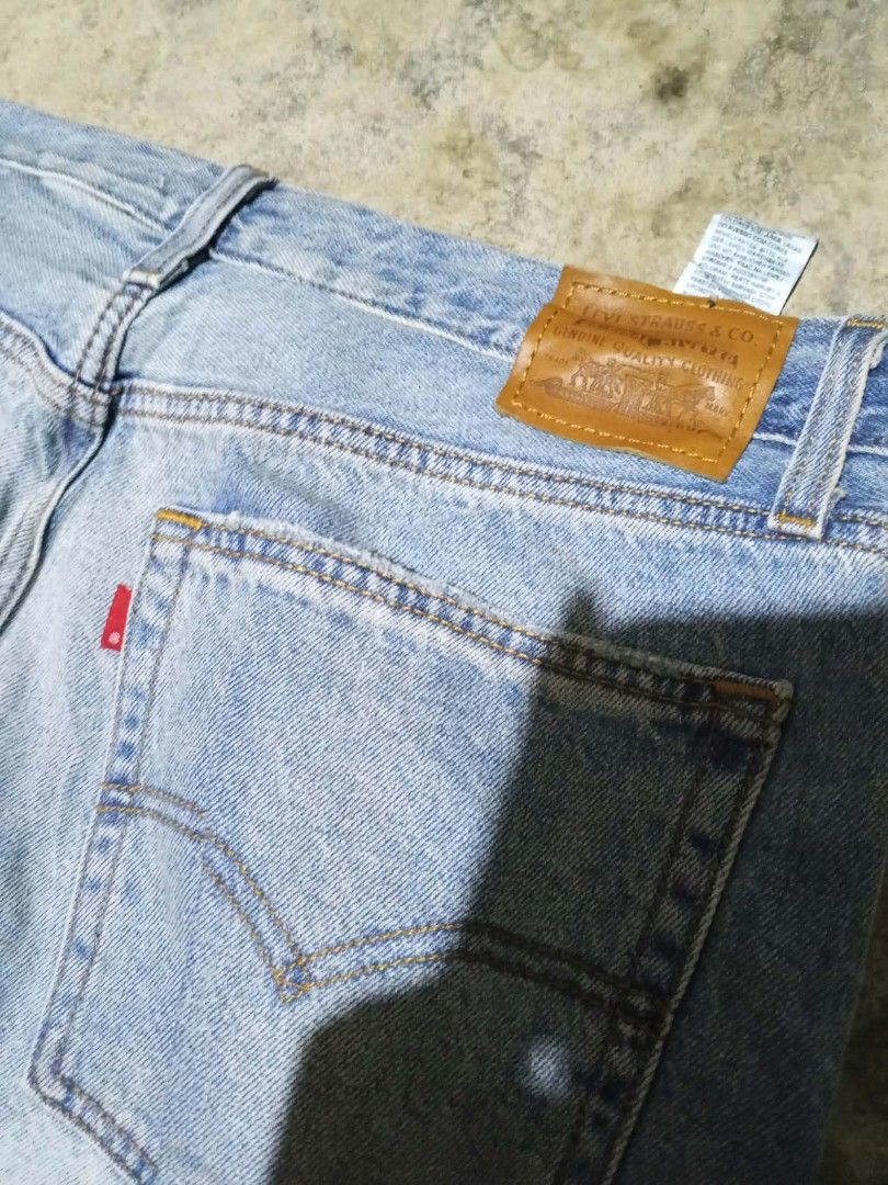 Vintage Levis jeans (Category: Jeans) located in General Santos City (Dadiangas). Submitted by thrift_raid (Listing ID 1469010621, Image 3). Description: Levis loose or wide straight styles featuring distinctive sun faded or bleach thigh patches color light blue.