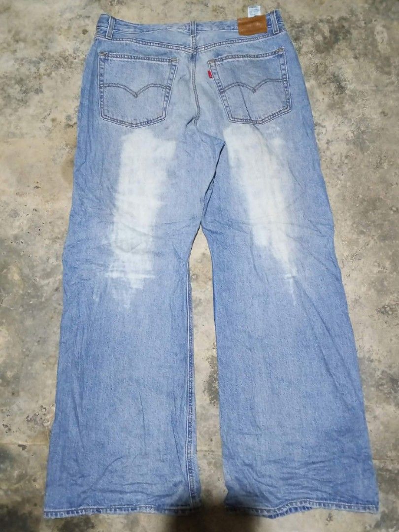 Vintage Levis jeans (Category: Jeans) located in General Santos City (Dadiangas). Submitted by thrift_raid (Listing ID 1469010621, Image 1). Description: Levis loose or wide straight styles featuring distinctive sun faded or bleach thigh patches color light blue.