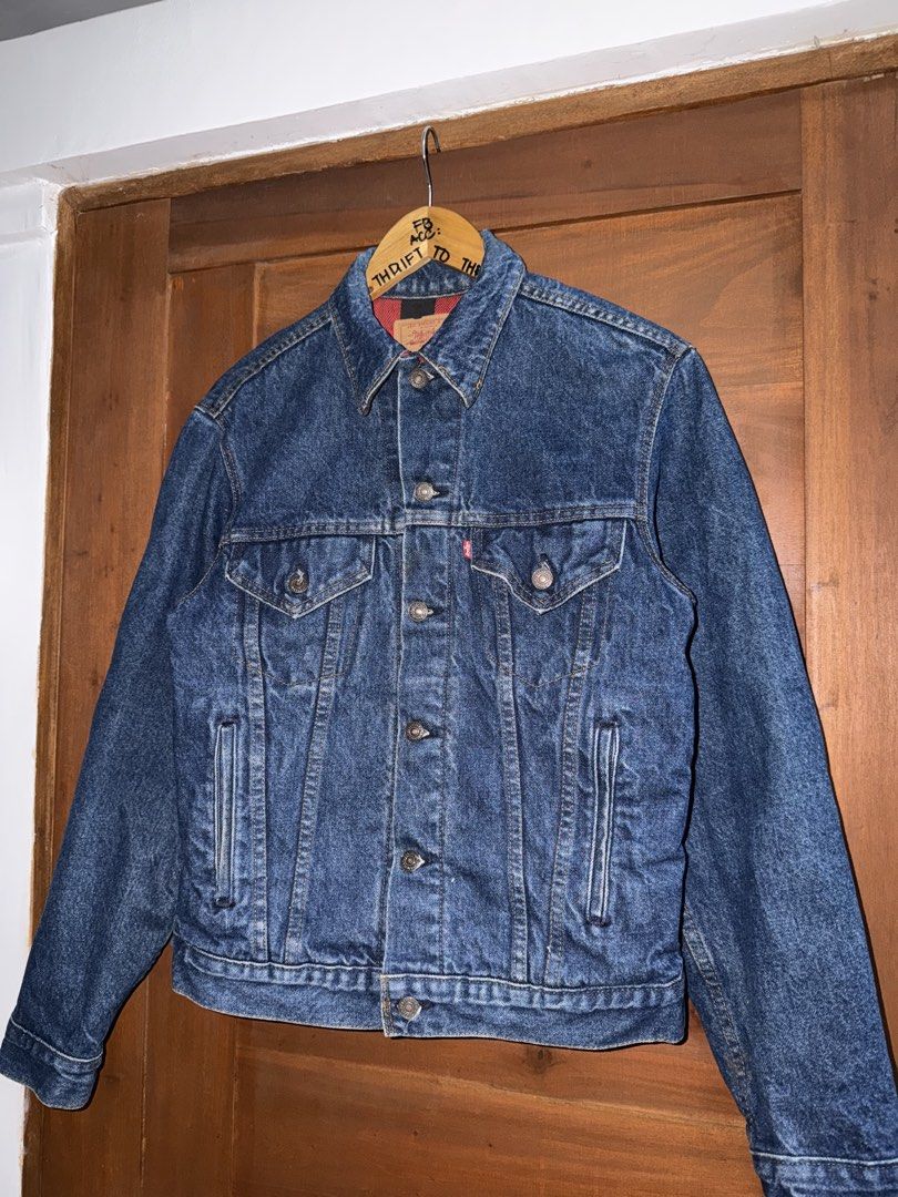 VINTAGE LEVIS TRUCKER JACKET (Category: Coats, Jackets and Outerwear) located in Manila. Submitted by triptothrift7 (Listing ID 1469102781, Image 2). Description: l message if you are interested! for fast transaction VINTAGE LEVIS TRUCKER JACKET for only 1800 size small to medium width 19 x 24 length no issue need wash only excellent condition color rate 9/10 mode of payment gcash or bank transfer location Biñan laguna.