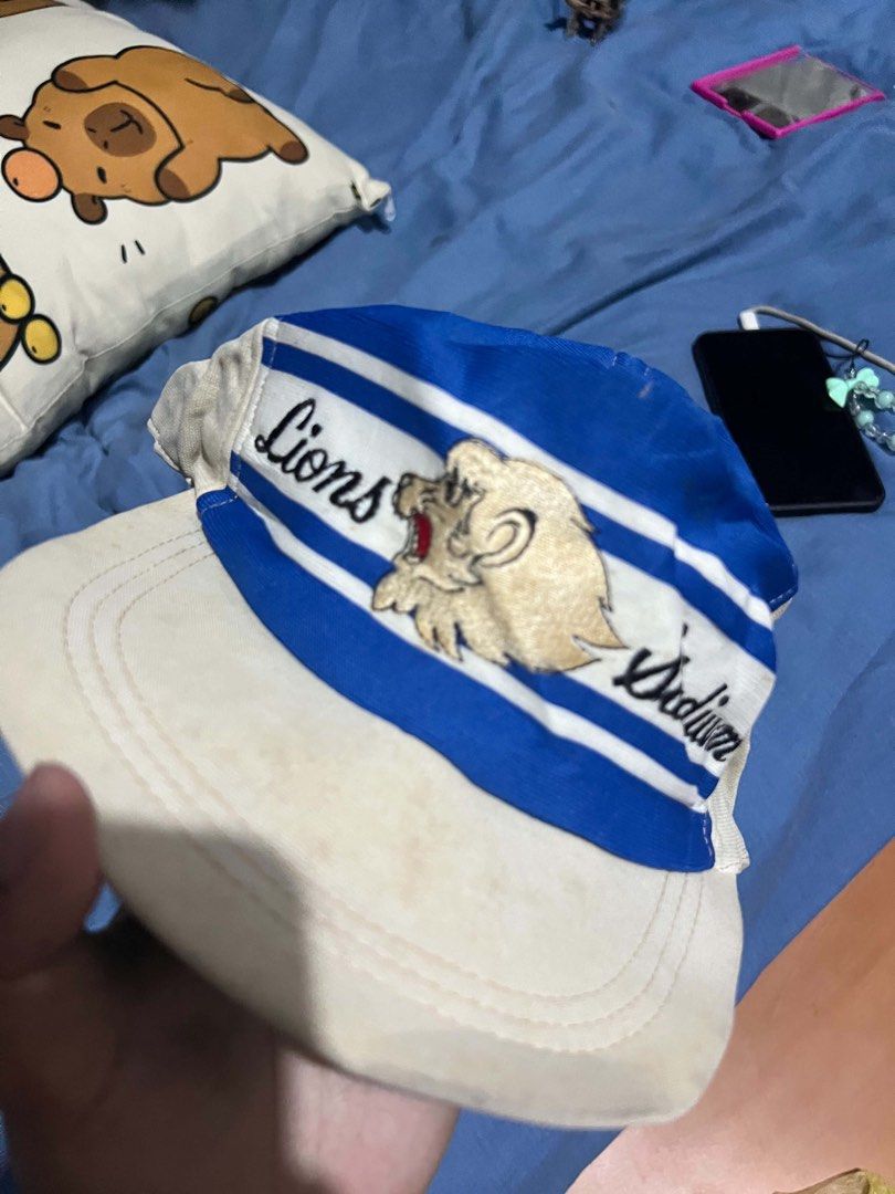 VINTAGE LIONS (Category: Caps & Hats) located in Makati City. Submitted by cosmic_chester (Listing ID 1468940564, Image 1). Description: NEED WASH AND RESTORE .