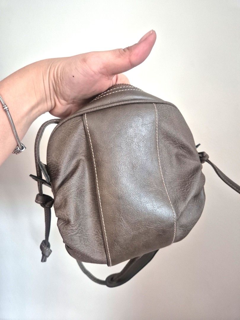 vintage LOUIS GIORGIO crossbody bag (Category: Cross-body Bags) located in Manila. Submitted by mommynurse (Listing ID 1468942145, Image 3). Description: vintage brown leather crossbody bag branded by Louis Giorgio.