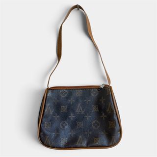 (Category: ) located in . Submitted by only_alyssacloset (Listing ID 1469010174, Image 1). Description: .