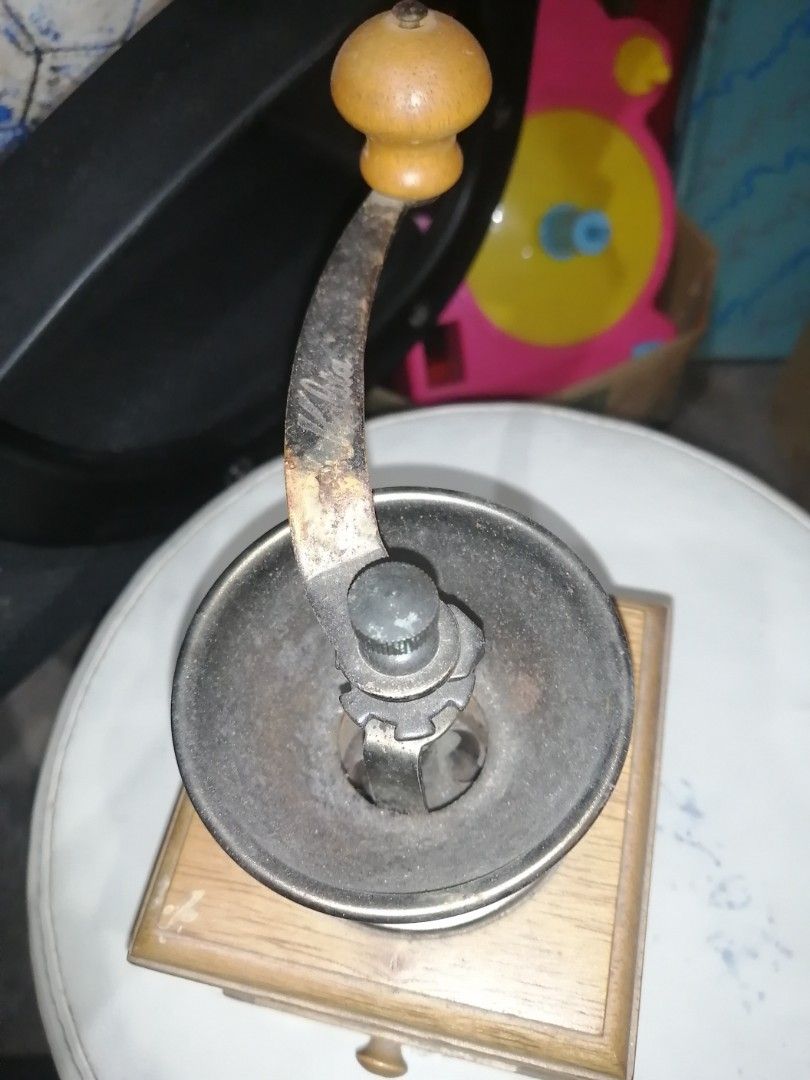 Vintage manual coffee grinder (Category: Coffee & Tea Tableware) located in Paranaque City. Submitted by jhedplus (Listing ID 1469086168, Image 2). Description: Please read! For sure buyer only! NO COD/COP No reservation The items will be sold to the first payer w/o prior notice. Verbal reservations are not acceptable. Note: All items are vintage. Please manage your expectations accordingly. G cash payment. Shipping via Lalamove Metro Manila. For