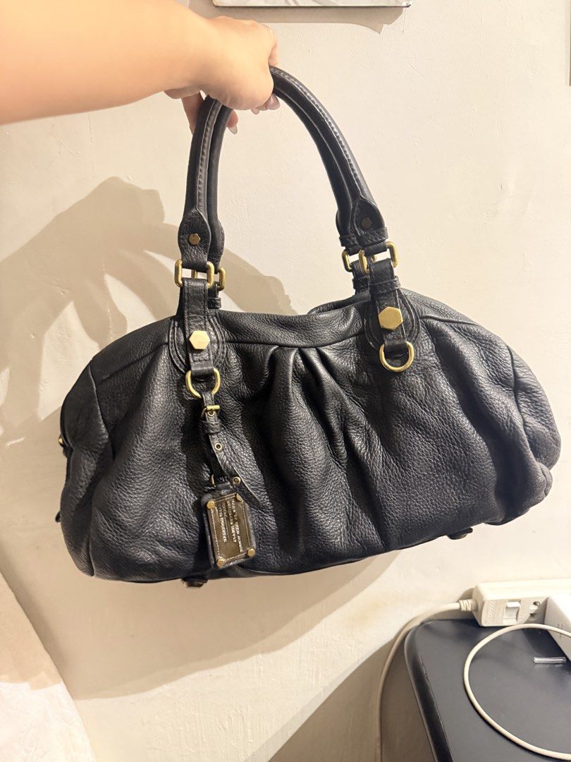 Vintage Marc Jacobs Baby Grovee (Category: Shoulder Bags) located in Marikina City. Submitted by thriftfindsbynics (Listing ID 1469082218, Image 1). Description: Selling vintage marc jacobs baby grovee Issue: replaced rivet Rfs: declutterinf.
