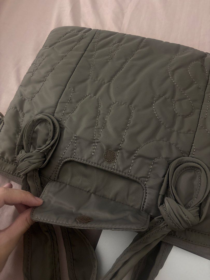 Vintage Marc Jacobs Laptop Bag (Category: Laptop Bags & Sleeves) located in Batangas. Submitted by stel.11 (Listing ID 1469078241, Image 3). Description: vintage but good as new! - long strap also available (will just look for it) - perfect for 13in laptop price nego-- drop offers!.