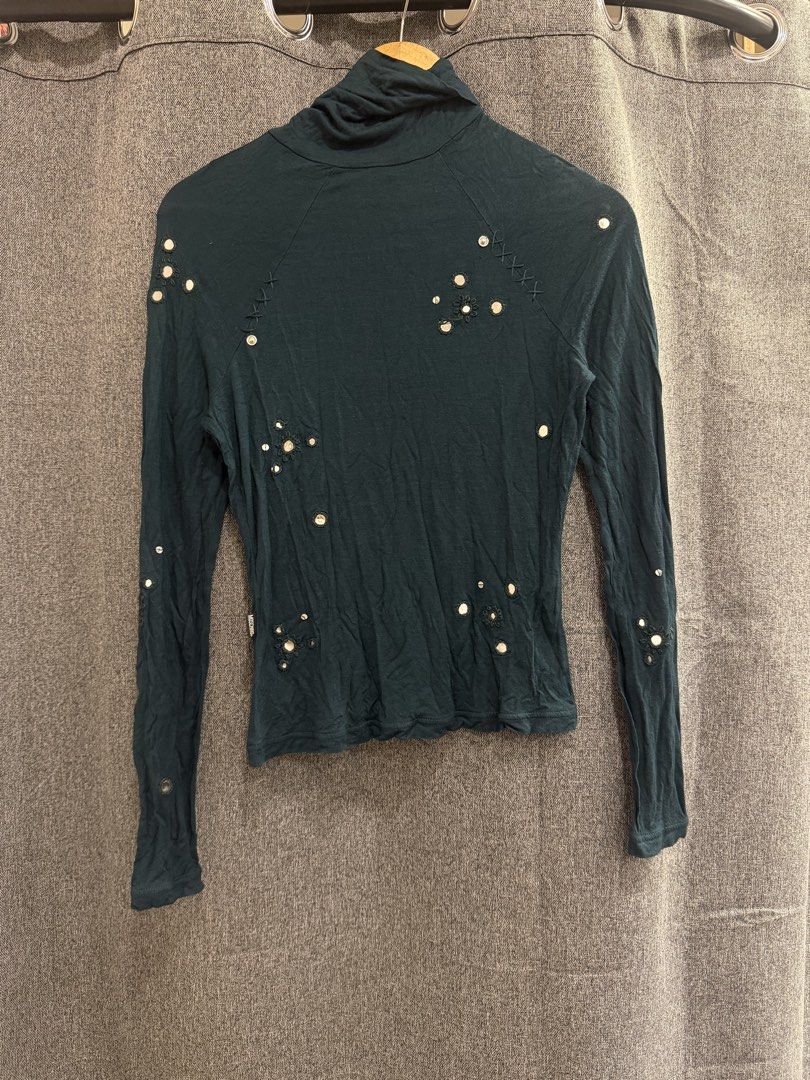 Vintage Moschino (Category: Longsleeves) located in Quezon City. Submitted by macleen17 (Listing ID 1469019236, Image 1). Description: Vintage Moschino Size xs Mirror design Issue multiple Pinhole check on photos Grenn Color .